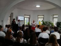 Вишиванка — код нації: урок народознавства у мистецькому просторі музею &quot;Слово о полку Ігоревім&quot;